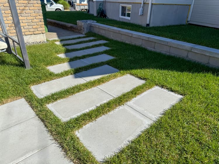 Réalisation résidentielle de Terrassement XP en paysagement, pavé uni et aménagement extérieur